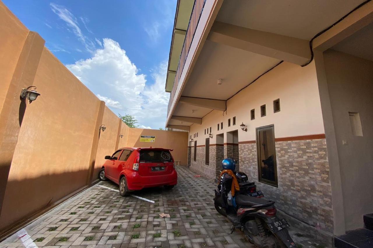 Reddoorz Near Mojokerto Train Station Hotel ภายนอก รูปภาพ